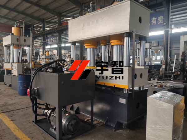 315噸三梁四柱液壓機(jī)圖片