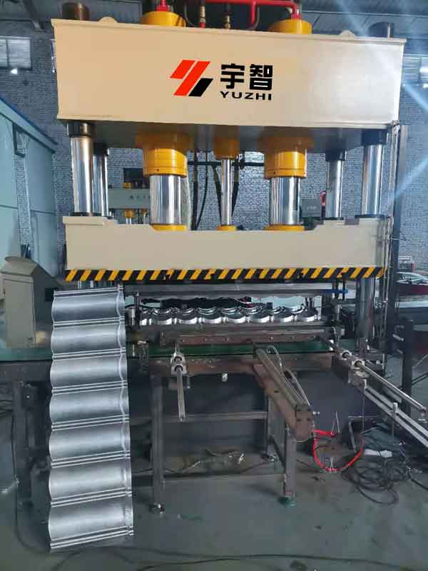 315噸四柱液壓機(jī)客戶現(xiàn)場圖