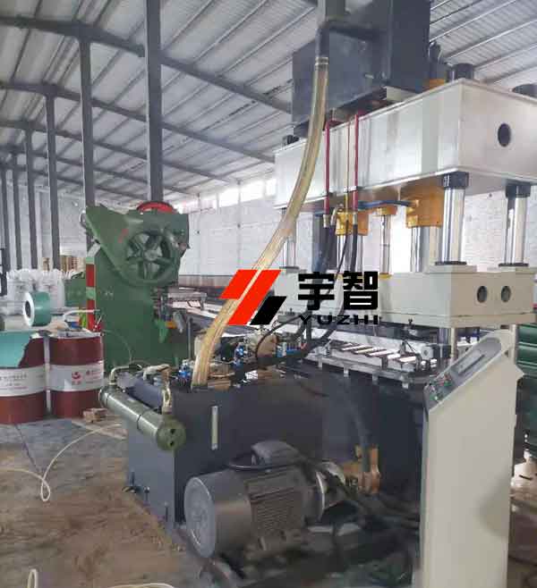 315噸三梁四柱液壓機(jī)客戶使用圖