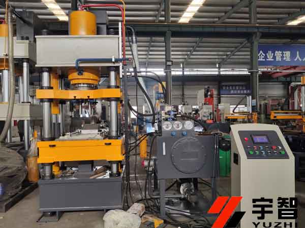 200噸陶瓷粉末成形液壓機(jī)車間實(shí)物圖