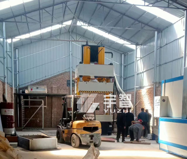 蛭石板液壓機用戶現場圖